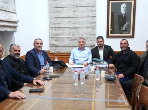 Συνάντηση Περιφερειάρχη Κρήτης με τον Δήμαρχο Μυλοποτάμου για τους διεθνείς αγώνες ορεινού σκι «Pierra CRETA 2024»