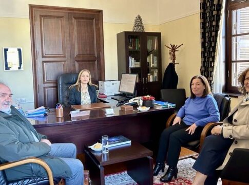 Συνάντηση στην Αποκεντρωμένη Διοίκηση Κρήτης με τον Πρόεδρο και τη Διευθύντρια του Μουσείου Νίκου Καζαντζάκη