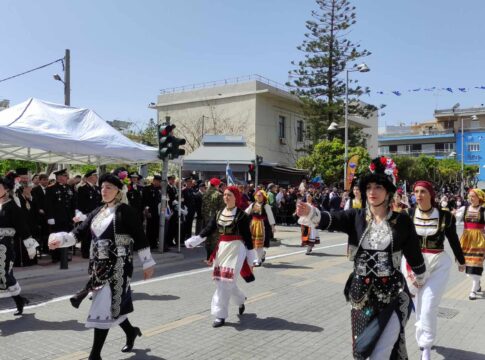Το Ρέθυμνο τιμά την Εθνική Επέτειο της 25ης Μαρτίου – Πλήθος κόσμου στην μαθητική και στρατιωτική παρέλαση