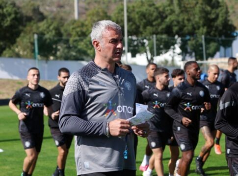 Τρ. Δέλλας: “Θα πρέπει οι παίκτες να αποδείξουν ότι αξίζουν να βρίσκονται στην ομάδα”