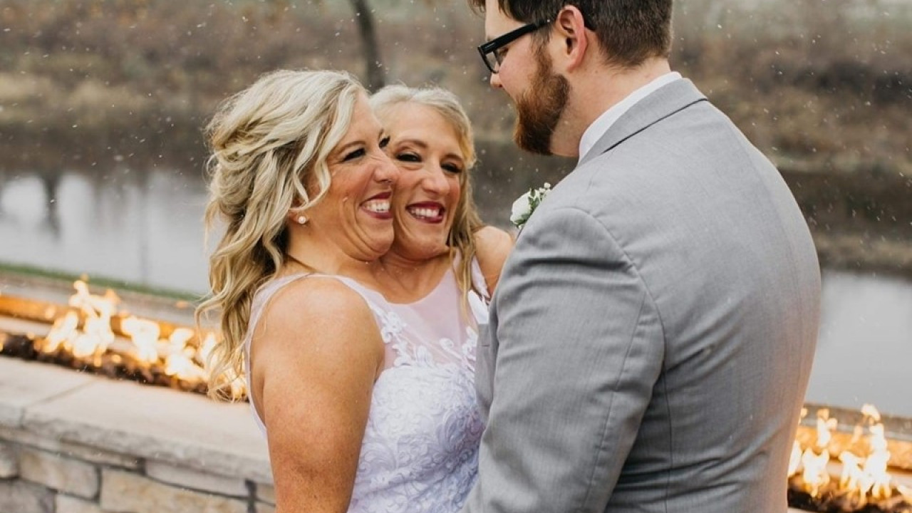 Viral: Άνδρας παντρεύτηκε σιαμαία (και την δίδυμη αδερφή της)