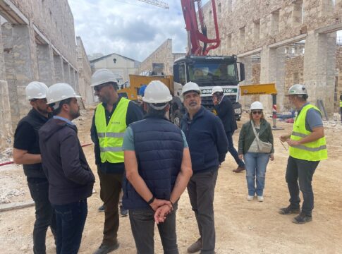 Αυτοψία στο εργοτάξιο της Δημοτικής Αγοράς Χανίων – Π. Σημανδηράκης: «Οι δυσκολίες ξεπεράστηκαν οριστικά – Το έργο “τρέχει” για να παραδοθεί εγκαίρως»
