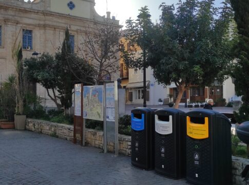 Διευρύνεται το δίκτυο ανακύκλωσης στον Δήμο Χανίων με την τοποθέτηση νέων συστοιχιών κάδων σε διάφορα σημεία της πόλης