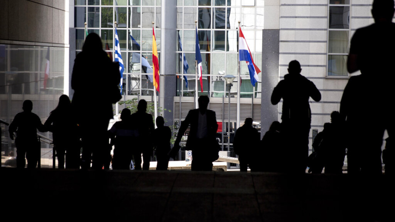 ΕΕ: Οι Βρυξέλλες αναζητούν τρόπους να αντιμετωπίσουν τις απόπειρες ανάμειξης της Ρωσίας