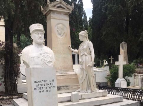 Επαναφέρει το θέμα της αποκατάστασης του ταφικού μνημείου του Α. Φ. Παπαδάκη ο Χάρης Μαμουλάκης