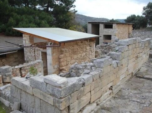 Επεμβάσεις στερέωσης στο «Μικρό Ανάκτορο» της Κνωσού