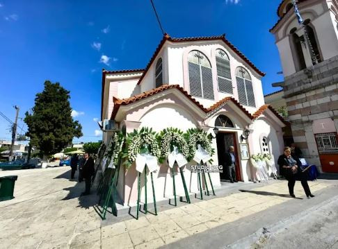 Γιάννης Καλλιάνος: Απαρηγόρητος στην κηδεία του πατέρα του