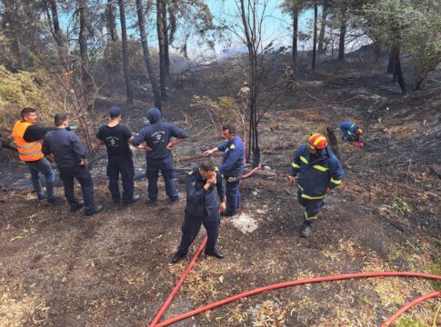 Κλιμάκιο της Τομεακής Επιτροπής Χανίων του ΚΚΕ στην πυρκαγιά στον Ναύσταθμο Κρήτης