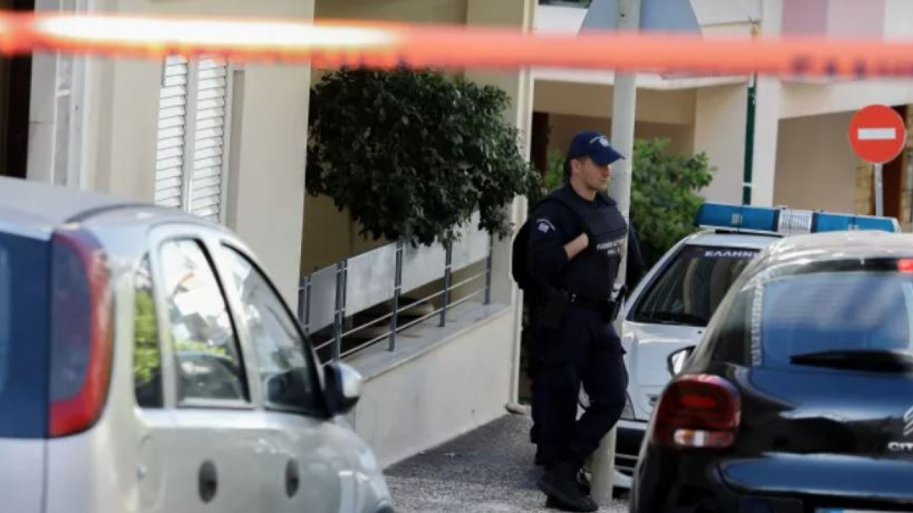 Οικογενειακή τραγωδία στην Ηλιούπολη: Ταυτοποιήθηκε αποτύπωμα του γιου στην καραμπίνα