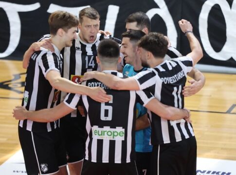 “Ομάδα και κόσμος μια γροθιά”!