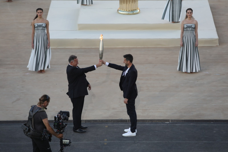 «Παρίσι 2024»: Η Αθήνα παρέδωσε την Ολυμπιακή Φλόγα - Δείτε βίντεο