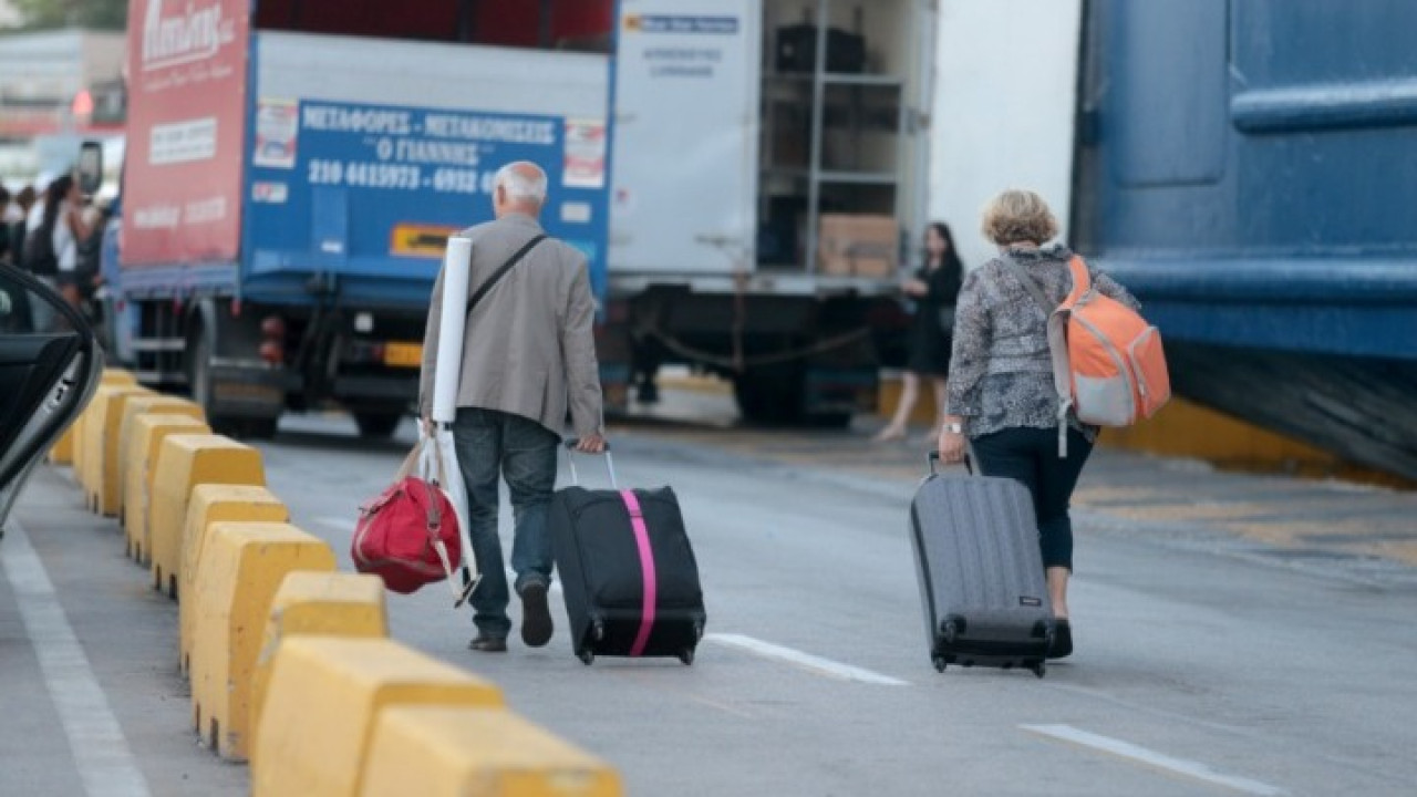 Πάσχα: 1 στους 4 ετοιμάζει βαλίτσες - Το κόστος για ταξίδι με IX και πλοίο