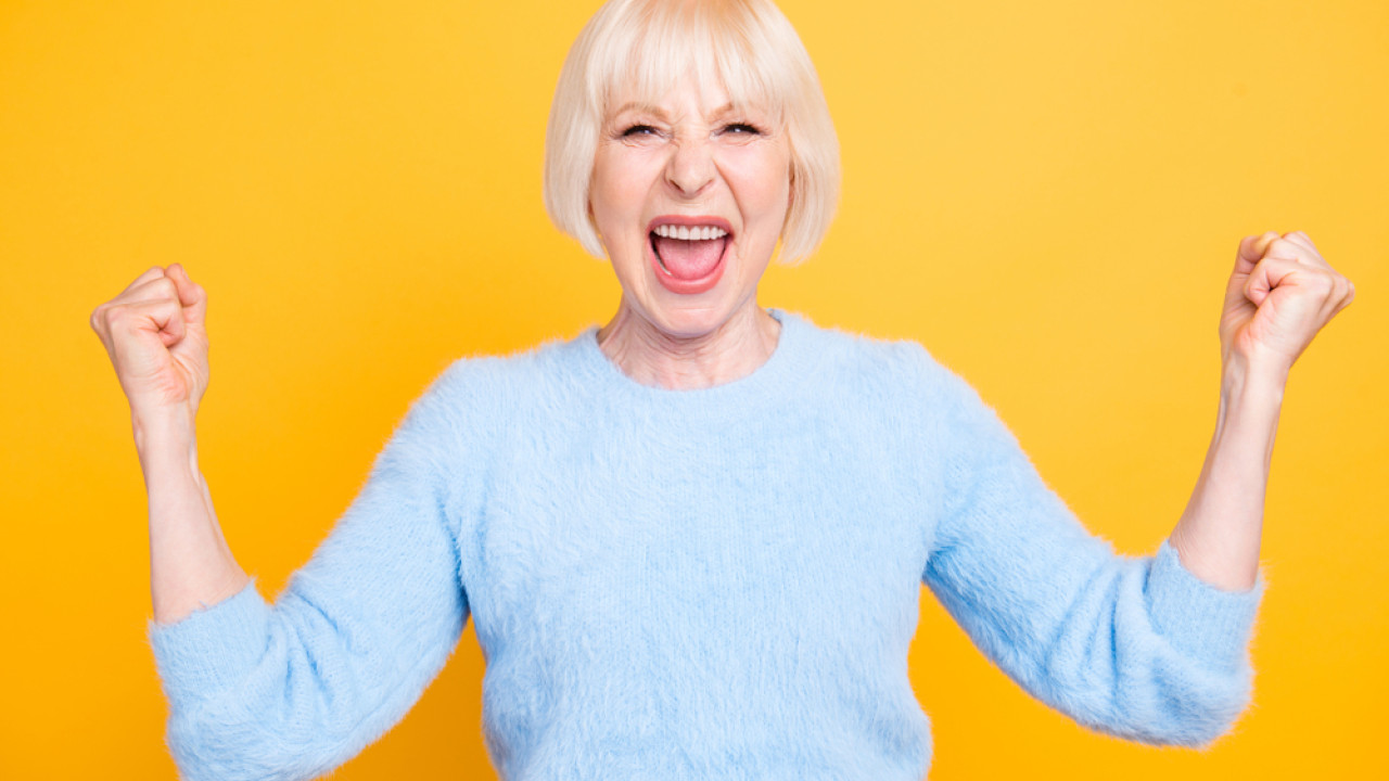 Πώς να ελαχιστοποιήσετε τις ρυτίδες του γέλιου, σύμφωνα με ειδικούς