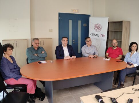 Στη Σχολή Κοινωνικών Επιστημών και στο Κέντρο Ερευνών και Μελετών για τις Ανθρωπιστικές, τις Κοινωνικές και τις Επιστήμες της Αγωγής ο Αντιπεριφερειάρχης διασύνδεσης της Περιφέρειας Κρήτης με ερευνητικά και ακαδημαϊκά ιδρύματα