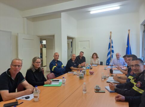 Σύσκεψη Δημάρχου Σφακίων με στελέχη της Πυροσβεστικής Υπηρεσίας