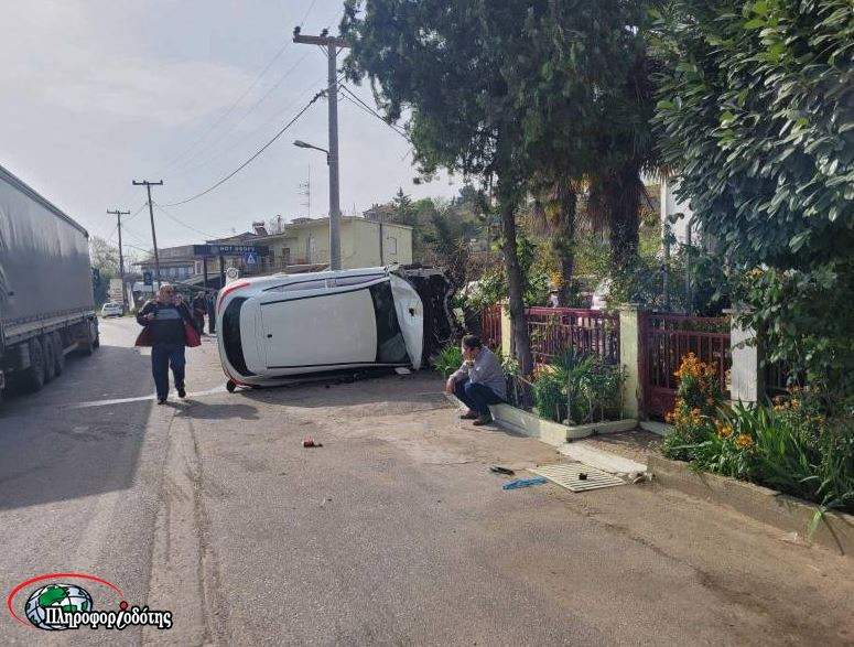 Βέροια: : Αυτοκίνητο έπεσε σε στάση - Νεκρή 70χρονη, σοβαρά τραυματισμένη 20χρονη