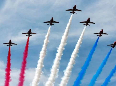 Αεροπορικη επίδειξη των «Red Arrows»  στον Κόλπο της Σούδας και στο Φλοίσβο