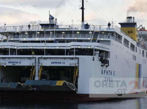 Απίστευτη ταλαιπωρία για εκατοντάδες επιβάτες της ΑΝΕΚ – Nέα βλάβη στο «ΚΡΗΤΗ ΙΙ»