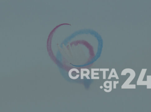 Χανιά: Τα Red Arrows «ζωγράφισαν» τον ουρανό για την επέτειο της Μάχης της Κρήτης
