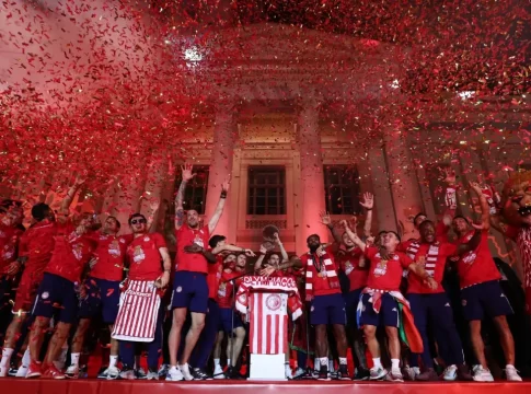 Conference League: «Κάηκε» η Ελλάδα για τον Κυπελλούχο Ευρώπης Ολυμπιακό -Ερυθρόλευκο πάρτι μέχρι το πρωί