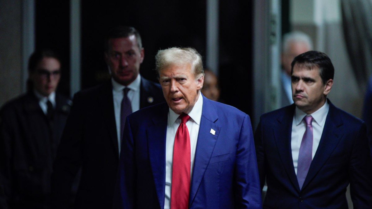 Δίκη Τραμπ: Πρόστιμο 1.000 δολαρίων και προειδοποίηση για φυλάκιση