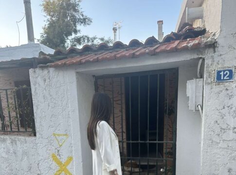 Ελένη Βατσινά: Ετοιμόρροπα κτίρια και αμίαντος απειλούν τους σεισμόπληκτους