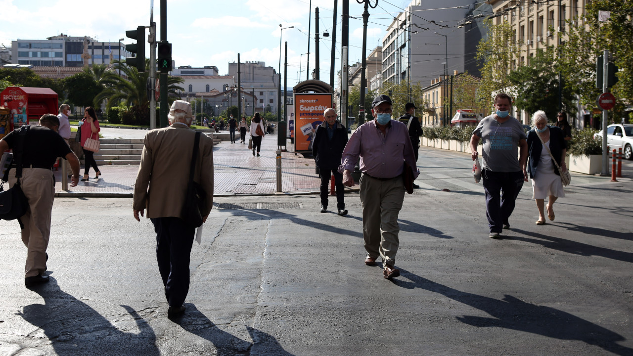 ΕΟΔΥ: Ένας θάνατος από covid, 9 διασωληνωμένοι - Ένα σοβαρό κρούσμα γρίπης