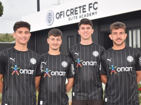 Επαγγελματίες οι Ζαχαριουδάκης, Πιστικός, Φαϊτάκης και Χνάρης