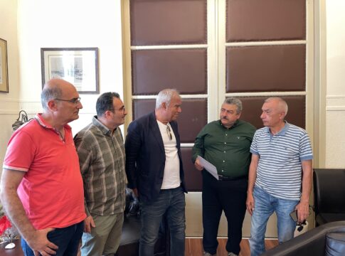 Επισκέφτηκαν τον Νίκο Καλογερή εργαστηριακοί γιατροί των Χανίων – Συζητήθηκαν τα αιτήματά τους