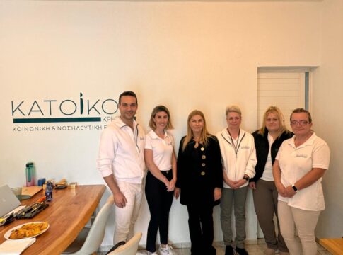 Επίσκεψη Σέβης Βολουδάκη σε τοπική επιχείρηση παροχής υπηρεσιών φροντίδας
