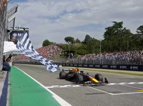 Formula 1: Ο Μαξ Φερστάπεν πήρε τη νίκη στην Ίμολα με τη Red Bull