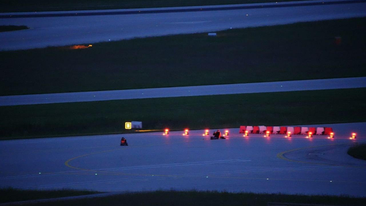 Γερμανία: Ακτιβιστές έκλεισαν για λίγο το αεροδρόμιο του Μονάχου - Οκτώ συλλήψεις