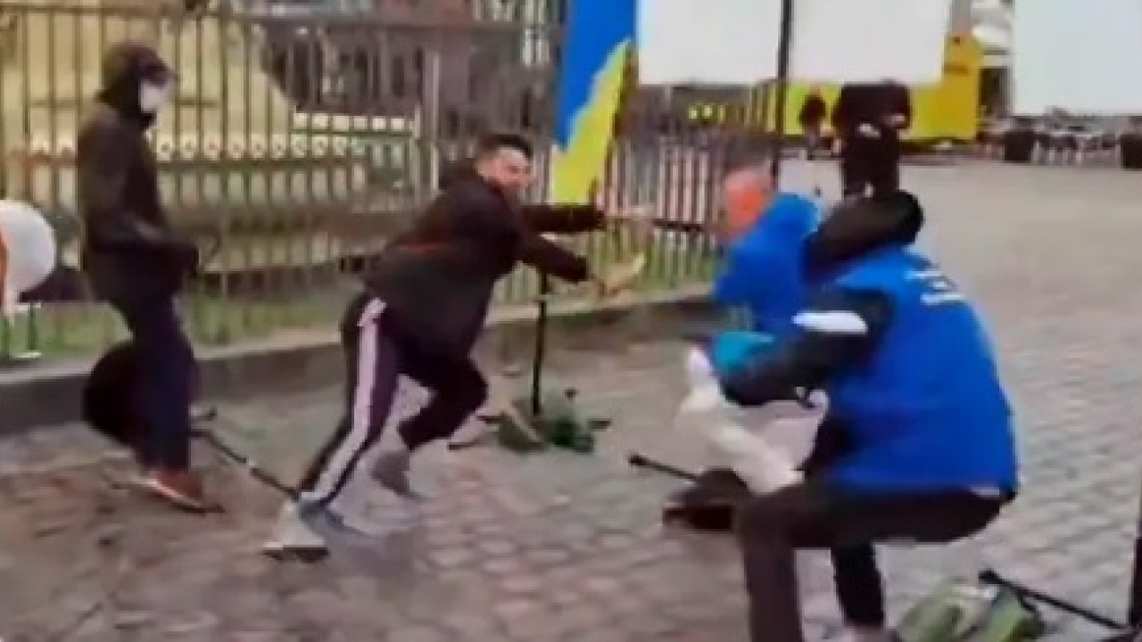 Γερμανία: Επίθεση με μαχαίρι σε επικριτή του Ισλάμ - Δείτε βίντεο