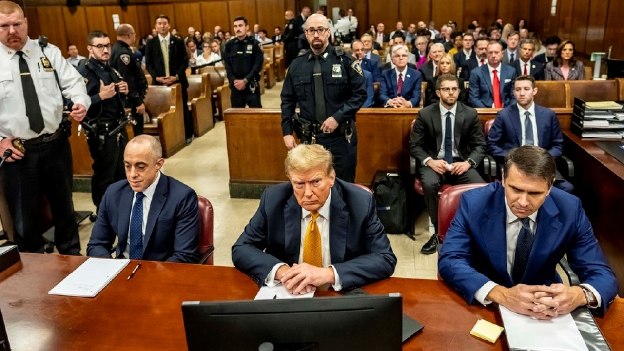 ΗΠΑ: Οι δικηγόροι του Τραμπ ολοκλήρωσαν την εξέταση των μαρτύρων χωρίς να καλέσουν τον ίδιο για κατάθεση