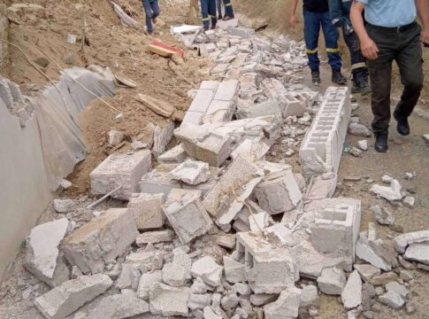 Ηράκλειο: Κατέρρευσε τοιχίο – Έρευνες της Πυροσβεστικής για εγκλωβισμένους