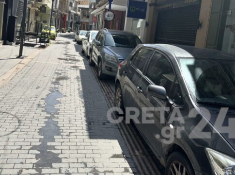 Ηράκλειο: Μετέτρεψαν σε… πάρκινγκ τον οδηγό όδευσης τυφλών!