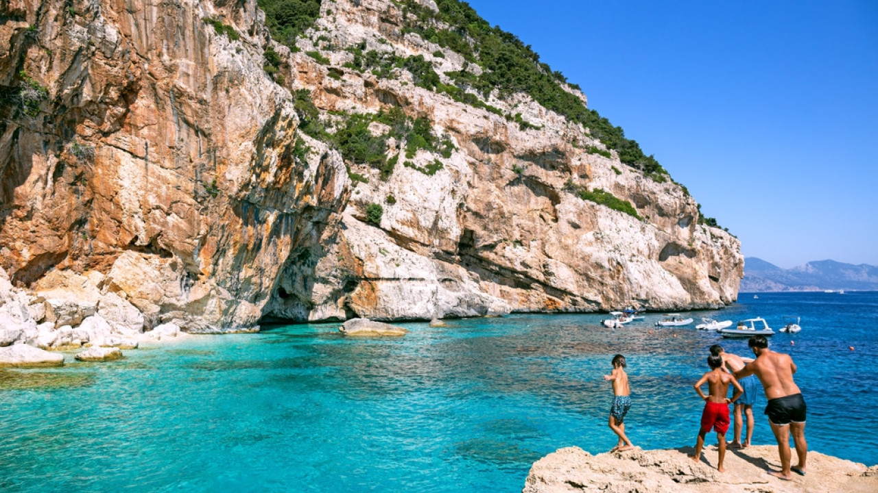 Ιταλία: Πάνω από το ένα τρίτο των εφήβων θέλει να μεταναστεύσει, δείχνει έρευνα