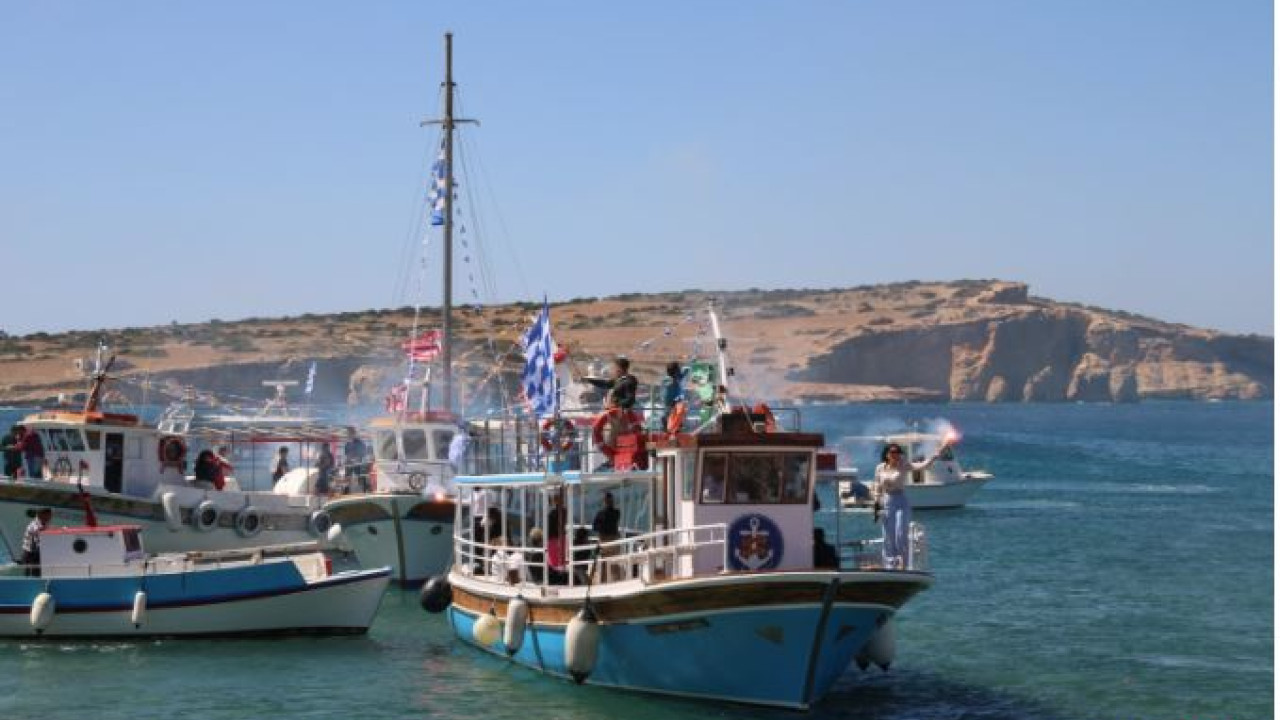 Κουφονήσι: «Σείστηκε» από τα βεγγαλικά στη γιορτή του Αγίου Γεωργίου (βίντεο)
