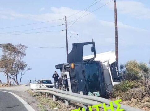 Κρήτη: Ανετράπη φορτηγό στον ΒΟΑΚ – Από «θαύμα» σώθηκε ο οδηγός