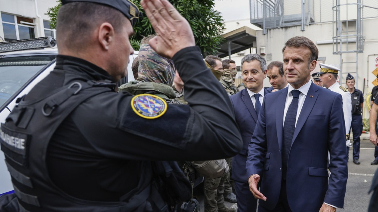 Μακρόν: Ο στρατός πήγε στην Καληδονία και θα μείνει... όσο χρειαστεί