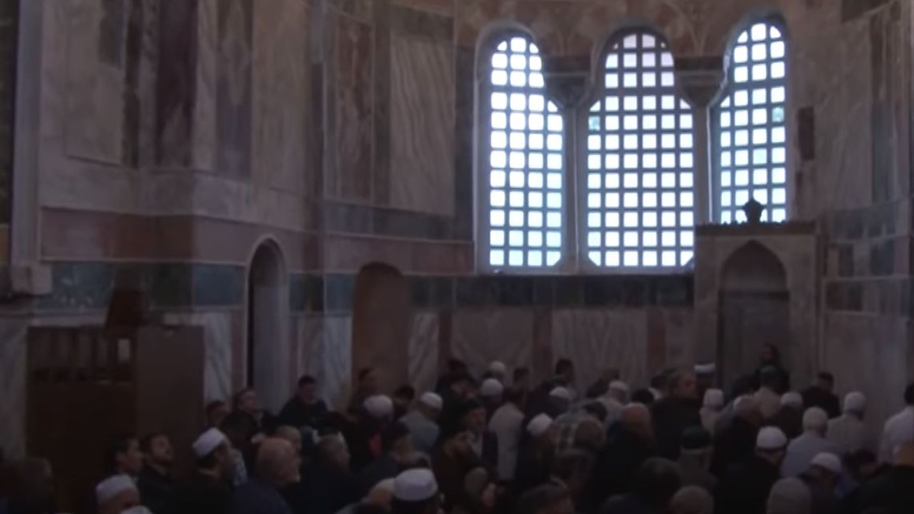 Μεγάλη προσέλευση για την προσευχή της Παρασκευής στη Μονή της Χώρας