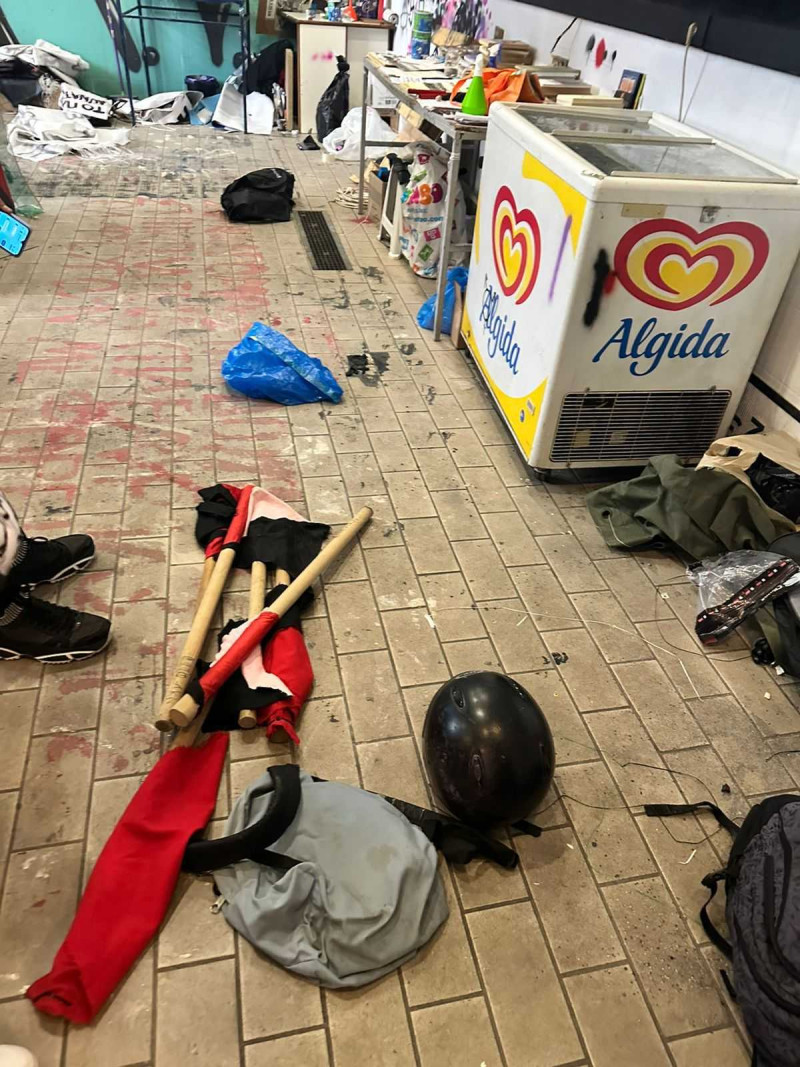 Νομική: Φθορές μετά την κατάληψη - 27 οι προσαγωγές - Δείτε φωτογραφίες μέσα από το κτίριο
