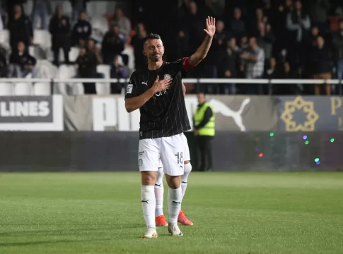 O αποχαιρετισμός του Αρχηγού (Videos)