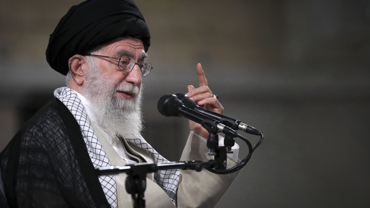 Ο Χαμενεΐ διαβεβαιώνει τους Ιρανούς ότι δεν θα διαταραχθούν οι κρατικές υποθέσεις