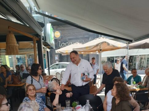 Ο Γιάννης Κουράκης με κλιμάκιο του ΠΑΣΟΚ στο Δ. Φαιστού