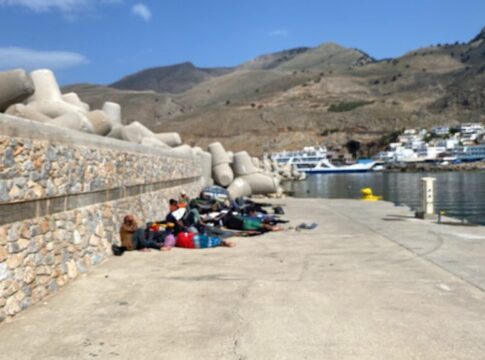 Ολονύχτια επιχείρηση διάσωσης μεταναστών νότια της Κρήτης – Τρεις αγνοούμενοι