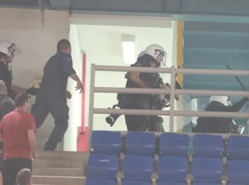Πανιώνιος – Ηρακλής: Ένταση και παρέμβαση των ΜΑΤ μετά το τέλος του αγώνα