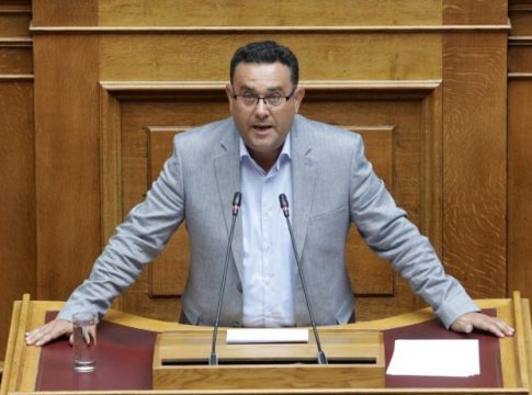 Πολιτική συγκέντρωση των ΚΟΒ Πλατανιά του ΚΚΕ με ομιλητή τον Μανώλη Συντυχάκη