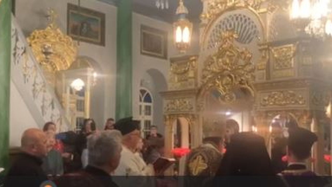Πρίγκηπος: Συγκίνηση και κατάνυξη στην περιφορά του Επιταφίου - Βίντεο