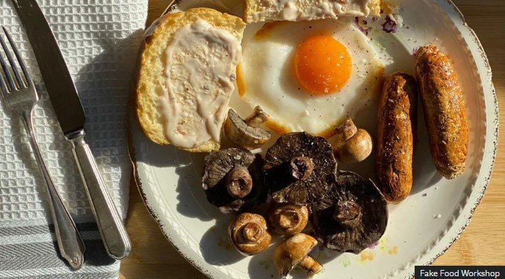 Σκωτία: Ανάρπαστα τα fake γλυκά και φαγητά καλλιτέχνη, μετά την ταινία «Barbie»